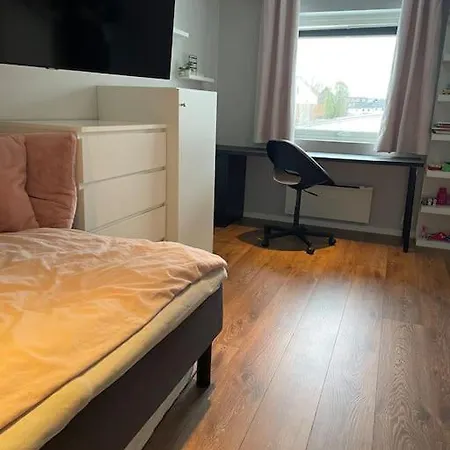 Stor Enebolig Med Terrasse, 5 Soverom, Parkering Villa *