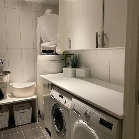 Stor Enebolig Med Terrasse, 5 Soverom, Parkering فيلة