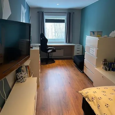 Stor Enebolig Med Terrasse, 5 Soverom, Parkering *