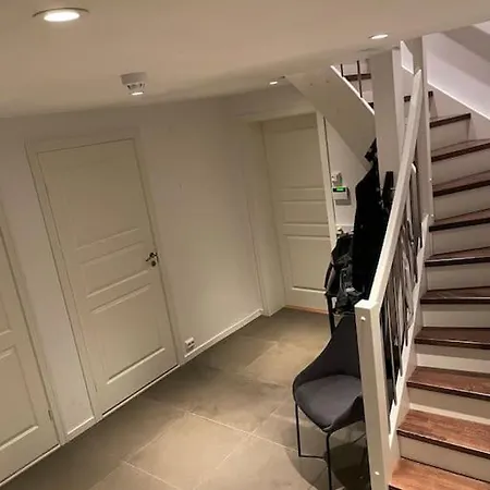 Stor Enebolig Med Terrasse, 5 Soverom, Parkering *